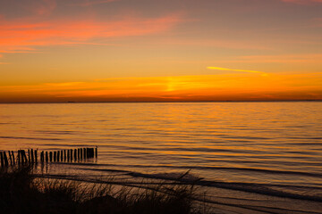 Fototapeta premium Coucher de soleil sur la page de Wissant, Côte d'Opale, France / Sunset on the beach of Wissant, Opal Coast, France