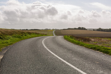 Route de campagne sur la Côte d'Opale, Wissant, France. / Country road on the Opal Coast, Wissant,...