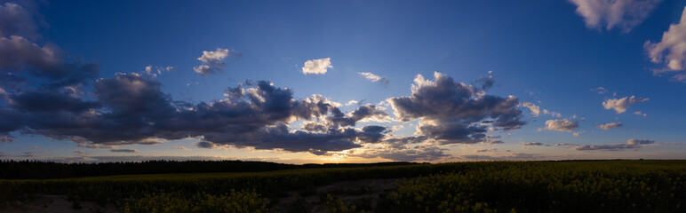 Obraz na płótnie Canvas Evening stormy sky at sunset