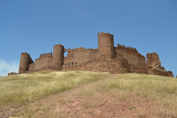 Fototapeta na wymiar castillo almonacid