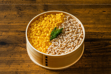 とりそぼろ弁当　 lunch box with chicken flakes