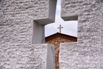 Kreuz um Kreuz