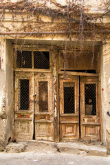 Fototapeta na wymiar Old doors in old town in city center