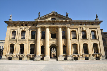 Fototapeta na wymiar Palais à colonnes à Oxford, Angleterre
