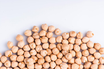 nut krupnym planom. nut na belom fone