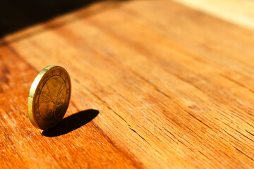 coin edge on the table