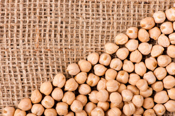 nut krupnym planom. nut na belom fone