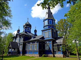 wybudowana w 1918 roku drewniana cerkiew prawosławna pod wezwaniem Opieki Matki Bożej w miejscowości Puchły na Podlasiu w Polsce
