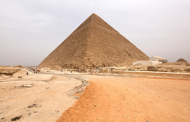 The great Pyramid of Giza , Cairo