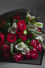 Obraz na płótnie Canvas Floristics a bouquet of roses for a holiday