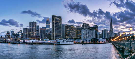 San Francisco (CA) skyline at sunset