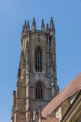 Fototapeta premium Fribourg, Freiburg, Kathedrale, St. Nikolaus, Altstadt, Kirchturm, Altstadthäuser, Stadt, Stadtrundgang, historische Häuser, Zähringerstadt, Sommer, Schweiz