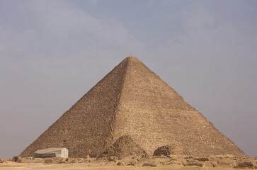 Fototapeta na wymiar The great Pyramidnd the small pyramids of Queen Henutsen, Queen Meritetis and Hetepheres