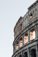 Fototapeta premium colosseum at sunset rome ancient light sunset