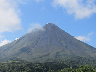Naklejka na ściany i meble Arenal Volcano, La Fortuna, Costa Rica