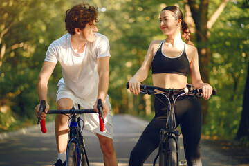 Obraz premium People with a bikes. Couple in a forest. Morning bike ride.