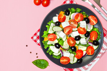 Green salad with tomato and fresh vegetables