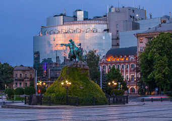 Fototapeta na wymiar Monument to Bogdan Khmelnytsky in the Sophia's Square in Kyiv, Ukraine. 