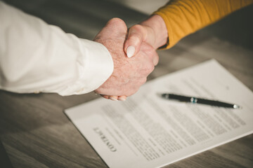 Hanshake of business people