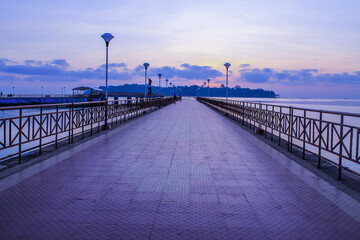 Obraz premium most do morza. Portblayer w Andaman w dzień oceanu.