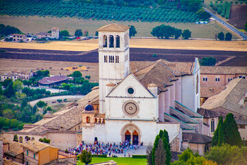La Basilica di San Francesco ad Assisi, umbria, Italia, vista dall'alto dalla Rocca Maggiore...