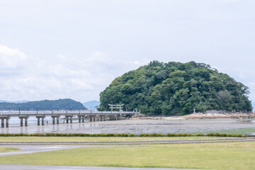 島と島に続く橋の写真