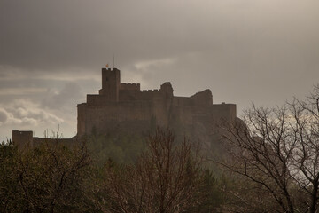 Obraz premium castle on a mountain 