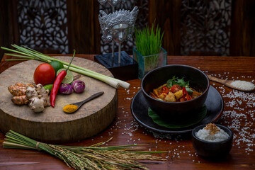 Fototapeta na wymiar Tom Yum soup . Thai traditional spicy prawn soup