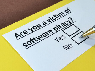 Obraz premium One person is answering question about software piracy.