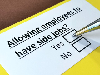 Obraz premium One person is answering question about allowing employees to have side jobs.