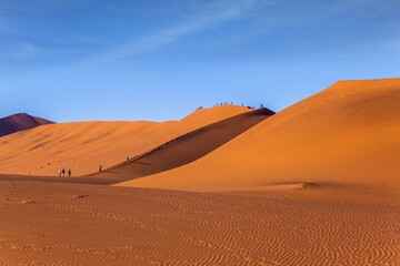 Fototapeta na wymiar Grandiose paintings of sand dunes