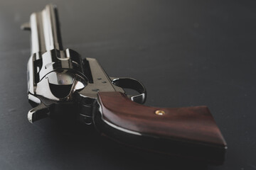 古いリボルバー拳銃