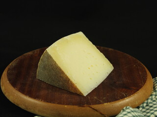 Spanish cured cheese sheep book delicious flavor Milk