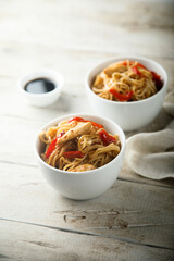Rice noodles with chicken and pepper