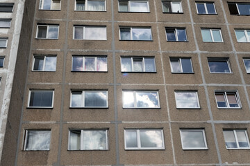 Obraz premium Fragment of one of the serial high-rise apartment buildings.