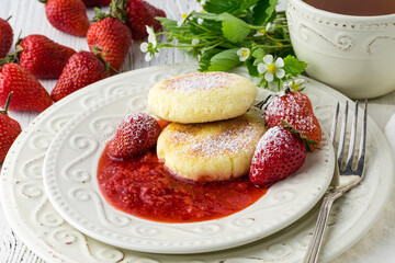 Cottage cheese pancakes, syrniki, curd fritters with berries
