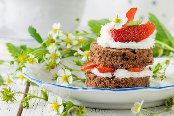 Small tartlets with strawberries and mascarpone