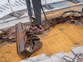 Baustelle im Wegebau Baggerschaufel