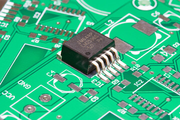 Unsoldered linear regilator
