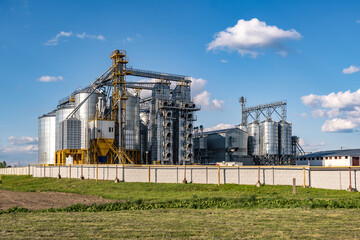 Obraz premium agro-processing and manufacturing plant for processing and silver silos for drying cleaning and storage of agricultural products, flour, cereals and grain. Granary elevator.