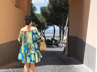 Castel Gandolfo i wysokie pinie w tle, Italia. © Jola i Darek 