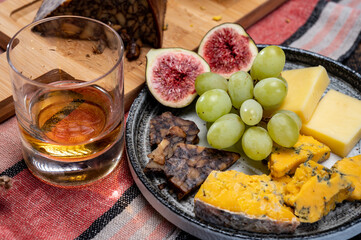 Tasting of Irish blended whiskey and cheeses from Ireland