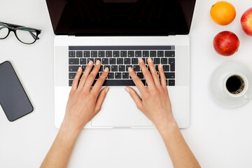 Fototapeta na wymiar Top view of beautiful woman 's hands using laptop
