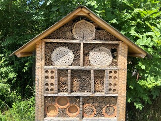 Insektenhotel in der Natur