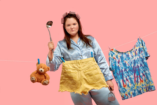A girl toasting in blue pajamas threatens with a scoop. The code of routine household chores.