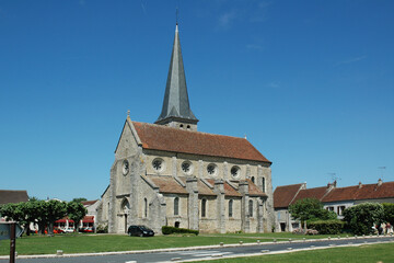 Fototapeta na wymiar Villeneuve-le-Comte, Seine-et-Marne, Ile-de-France : l'église.