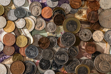 many coins dollar euro ruble yuan franc yen pound zloty rupee