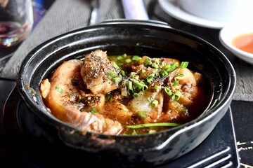 魚の土鍋焼き