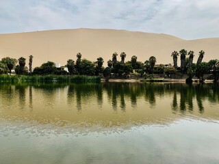 Obraz premium oasis of Huacachina among the sand dunes of the peruvian desert