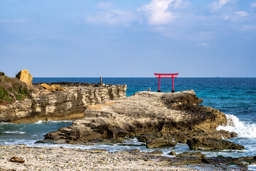 Shirahama Jinja Shrine Torii on the cliff by the shore in Izu Peninsula, Shizuoka, Japan - obrazy, fototapety, plakaty